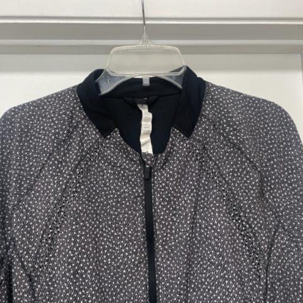 LULULEMON Hit It Jacket Frozen Fizz Black White EUC - Picture 7 of 14